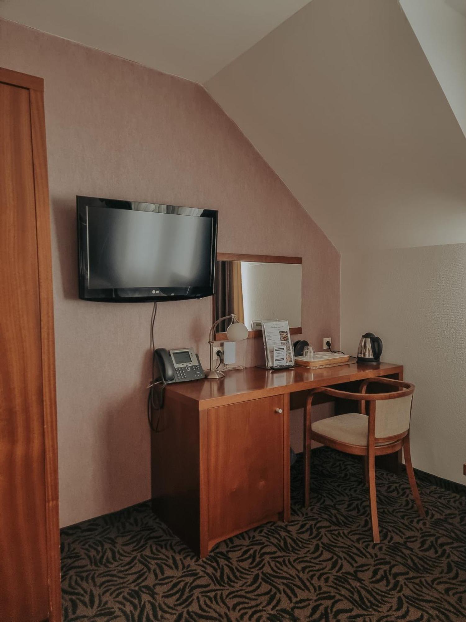 Hotel Azyl Kąty Wrocławskie Buitenkant foto